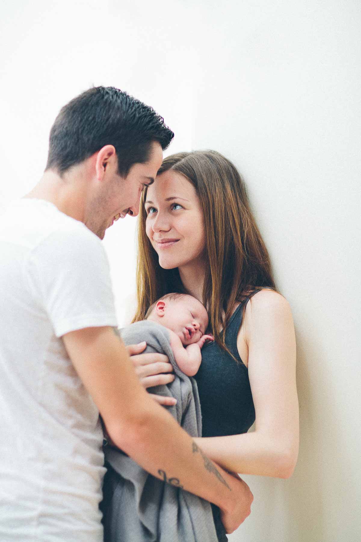 Babybillederne viser baby og eventuelt forældrene i den første tid. 